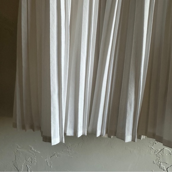 Lululemon Varsity High-Rise Pleated Tennis Skirt in White Size 8 - Picture 5 of 15